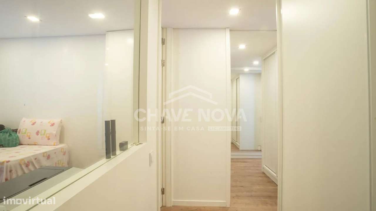 Apartamento T3 Renovado em São João da Madeira-17