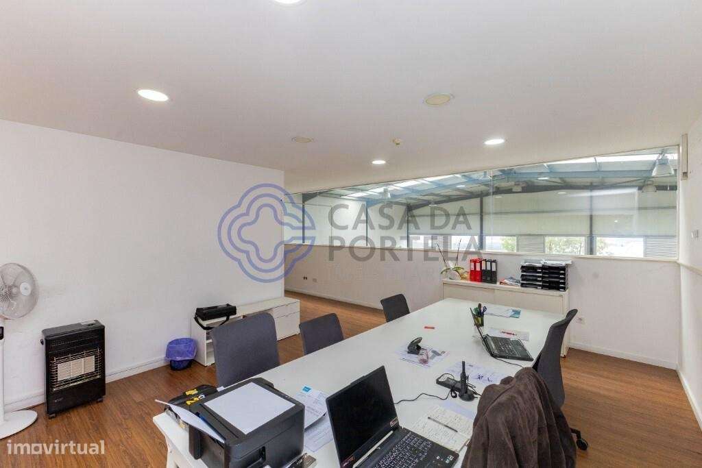 Venda de armazém industrial, escritório e logradouro em Ermesinde-19
