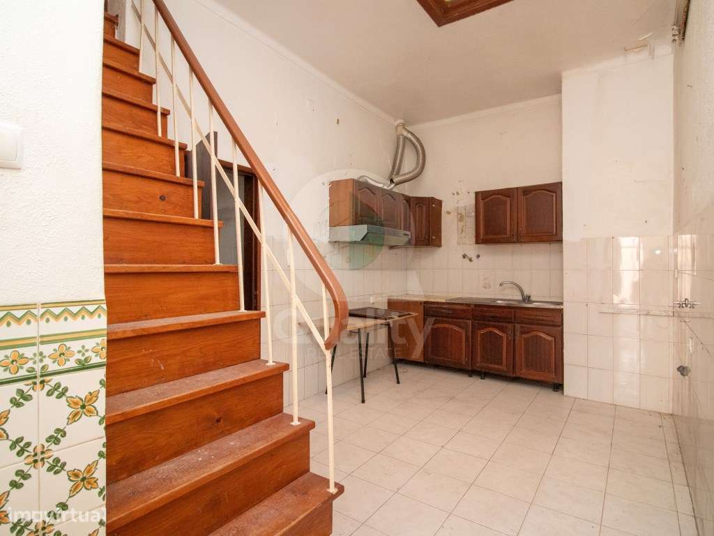 MORADIA T2 DUPLEX COM PROJECTO, NO CENTRO DO BARREIRO-5