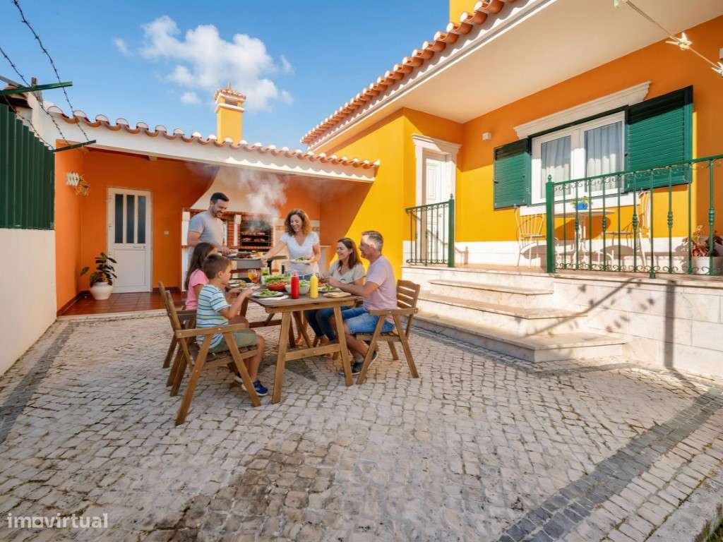 Moradia T4+1 localizada no bairro do 'Casal Novo'.-29