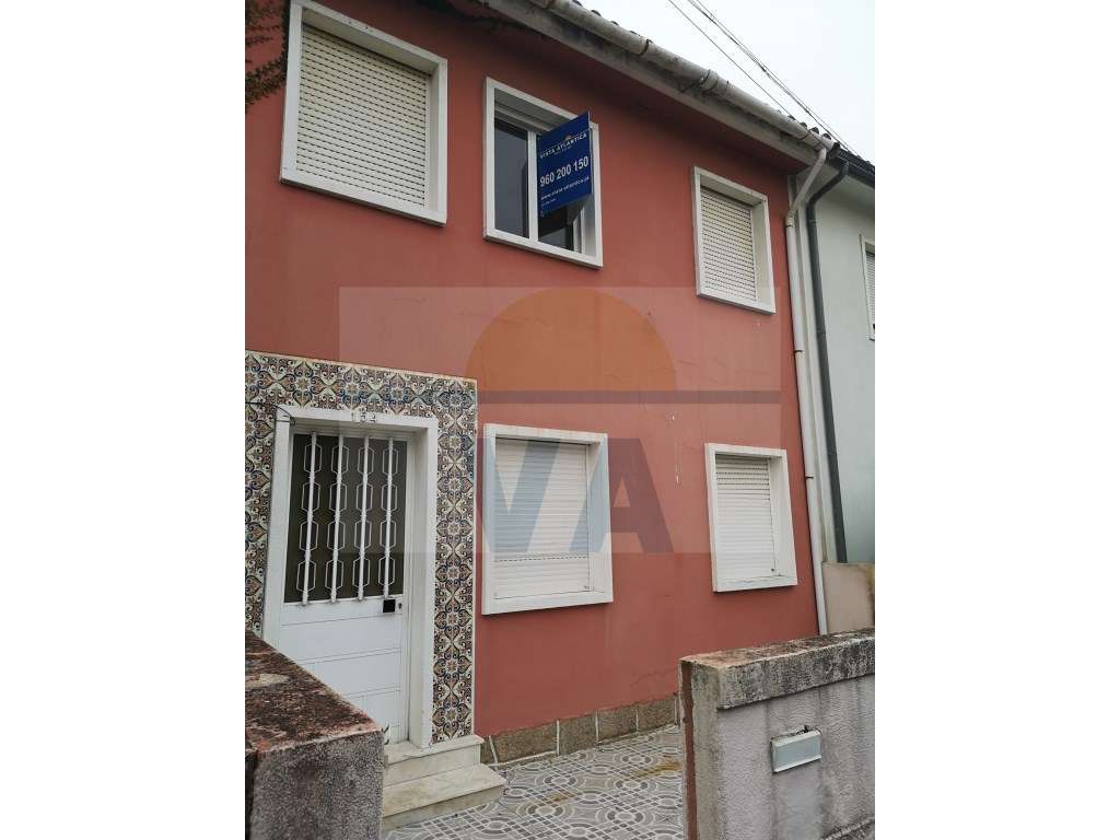 Moradia para reabilitar em zona nobre da cidade do Porto - Grande imagem: 2/15