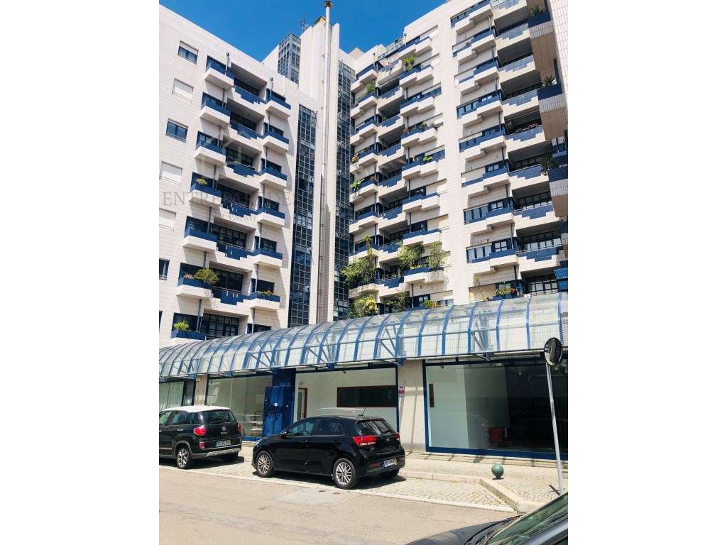 Apartamento T2 para Arrendar no Porto - Varanda, Garagem com Carreg... - Grande imagem: 5/46