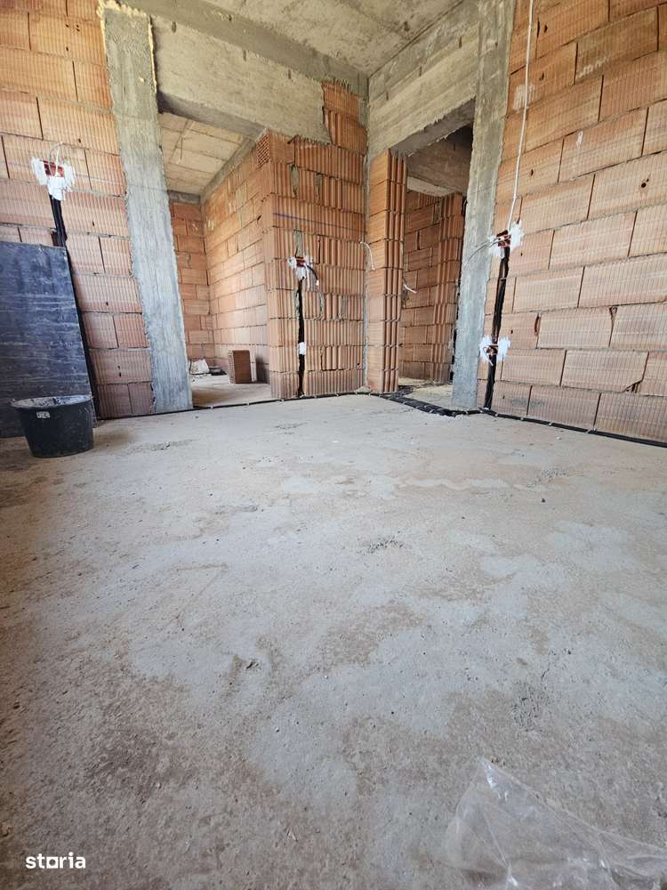 Duplex despartit prin garaj P+E  si la dor 100 ml de drumul principal-12