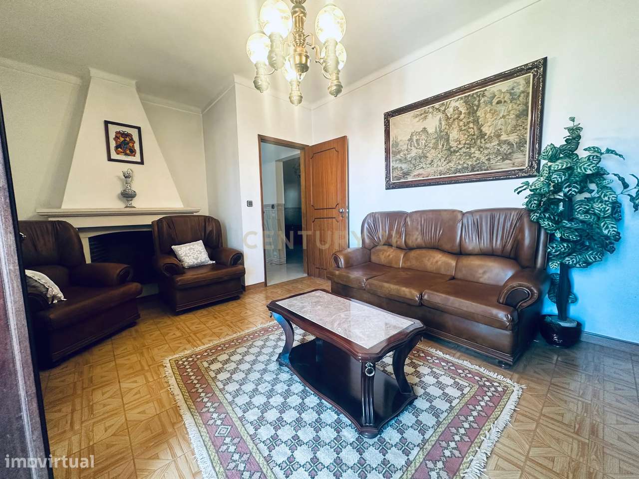 Moradia T5 em Cuba (Alentejo) com dois pisos em zona central da vila. - Grande imagem: 3/29