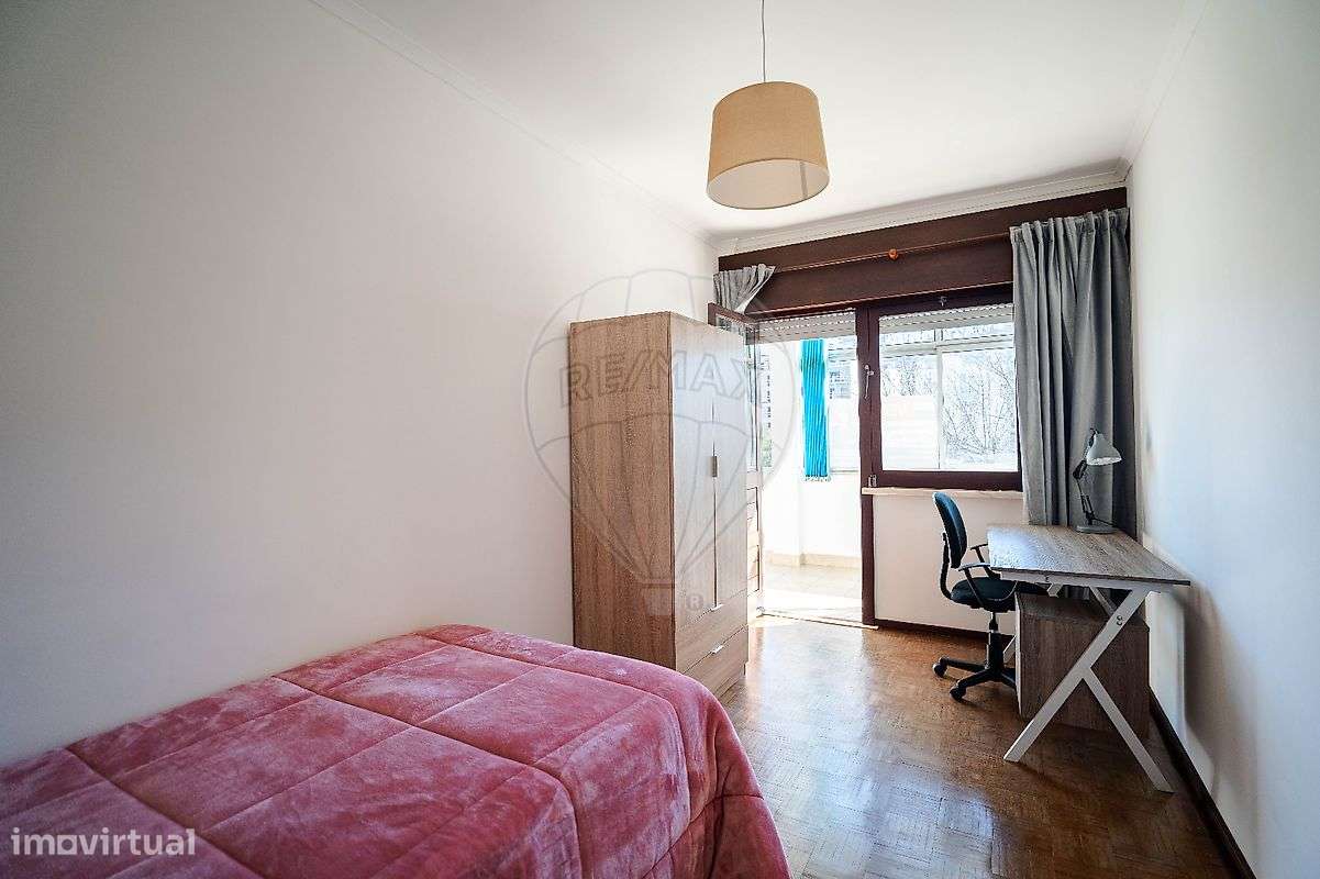 Apartamento T4 c/ Terraço-10