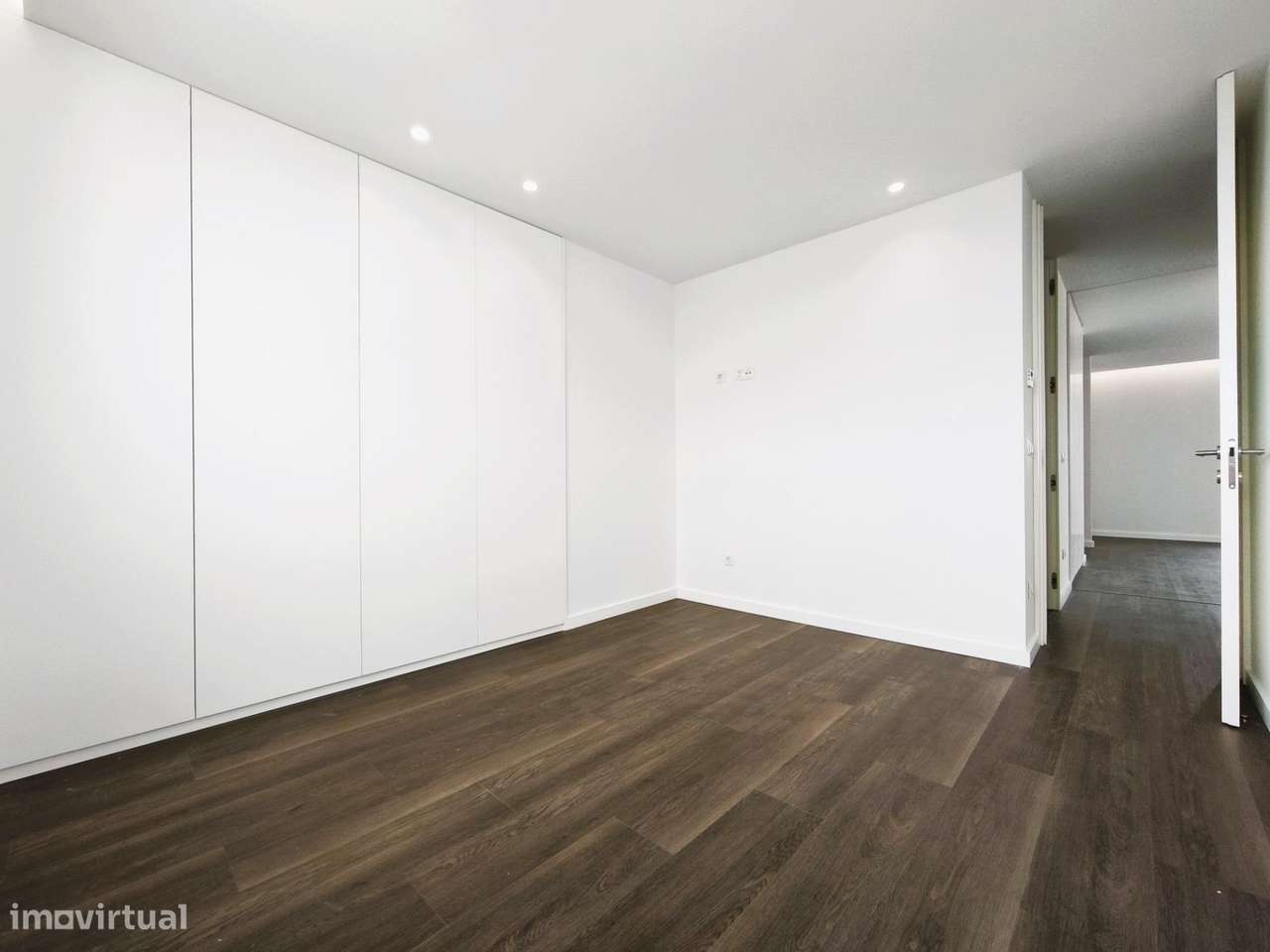 Apartamento T4 Novo (com Terraço e Centro Cidade)-23