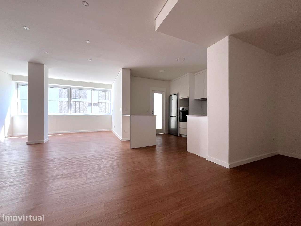 T4 totalmente renovado no Pinheiro Manso na Avenida da Boavista, Porto - Grande imagem: 4/28