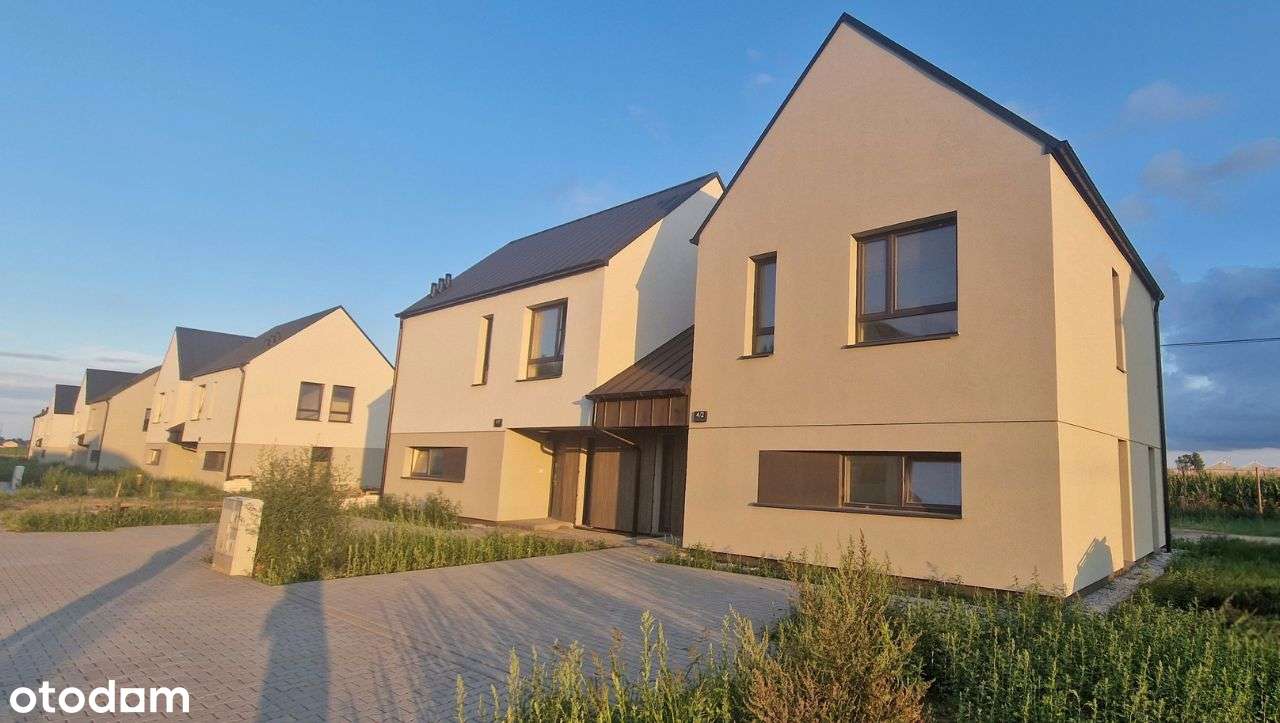 Asymetryczny blizniak z widokiem na las-10