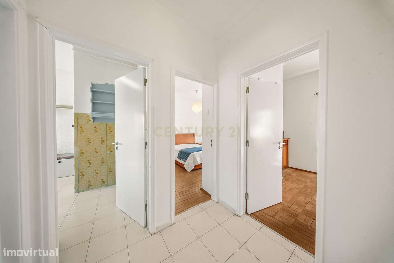 Moradia T4 com Churrasqueira, Jardim e Garagem – Excelente Exposição S-15