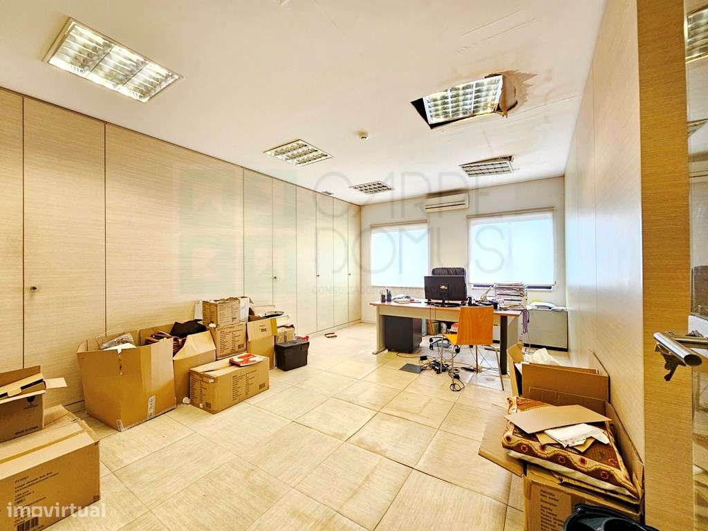 Espaçoso e funcional escritório com 600m2, em Carnaxide, Oeiras-20