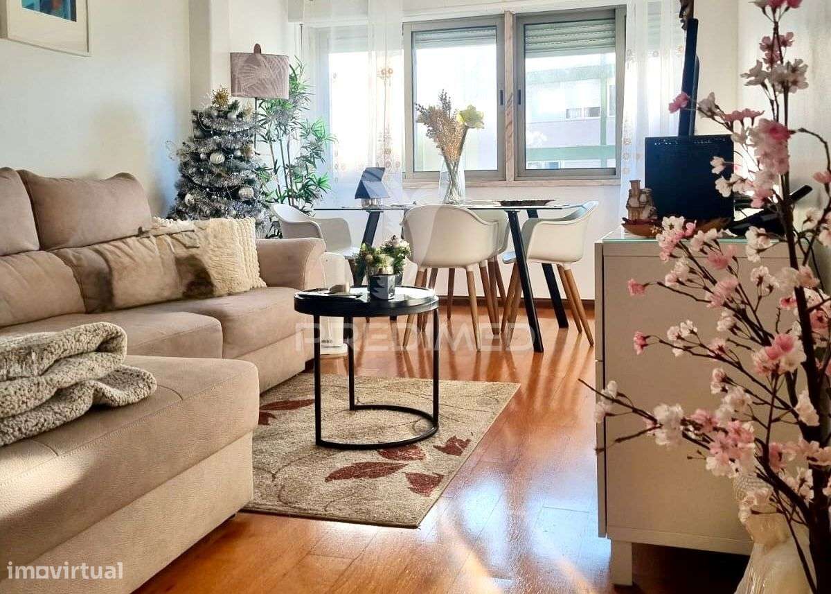 Apartamento T3 transformado em T2+1 - Grande imagem: 2/19