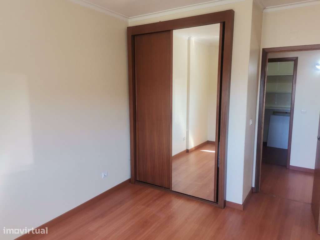 APARTAMENTO T2 NO PENDÃO, QUELUZ-9