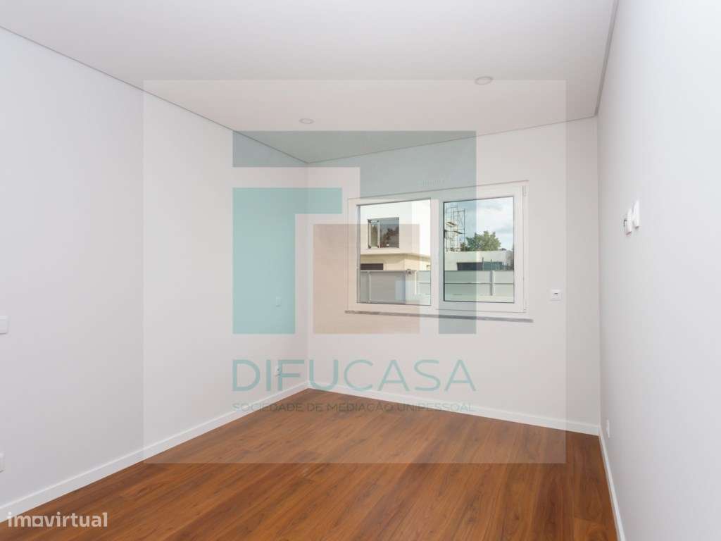 Moradia T3 com 2 Suítes e Pérgula de Estacionamento-6