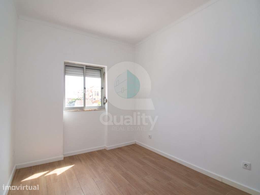 T1+1 Remodelado com Varanda e aproveitamento Sótão - Baixa da Banheira-13