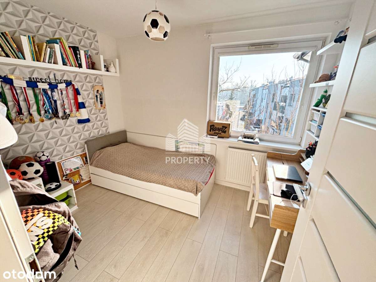 Teren ogrodzony,dwa m.postojowe,dwupoziomowe-13