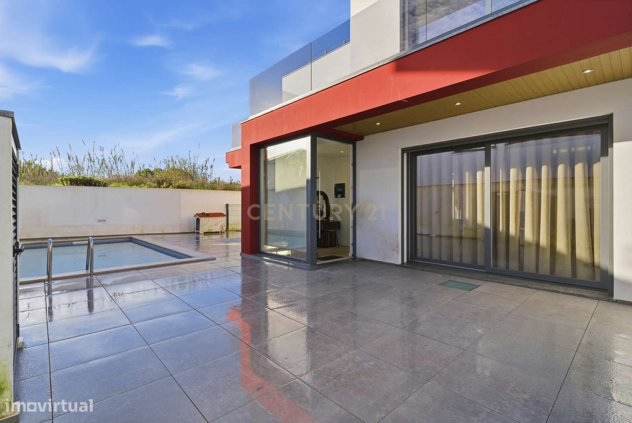 Moradia T4 contemporânea entre o mar e a serra - Grande imagem: 4/44