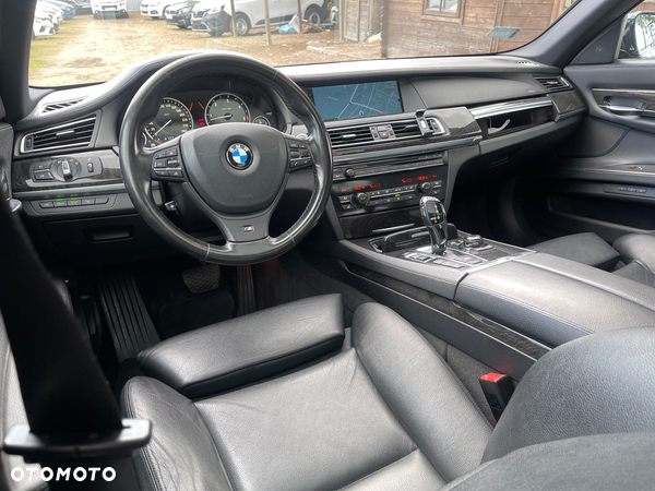 BMW Seria 7 740d xDrive - 21