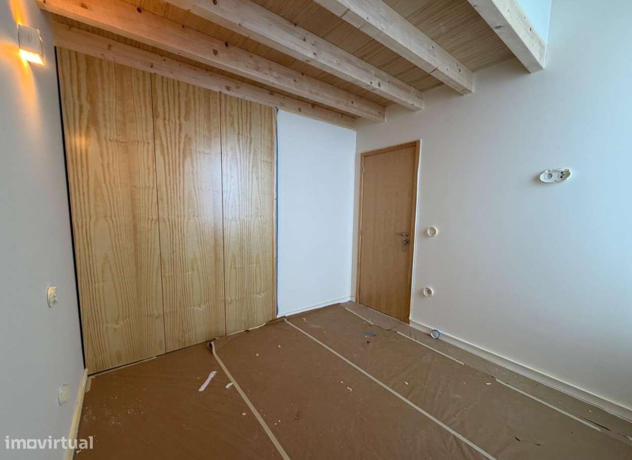 Moradia V2 inserida em Condomínio com piscina-6