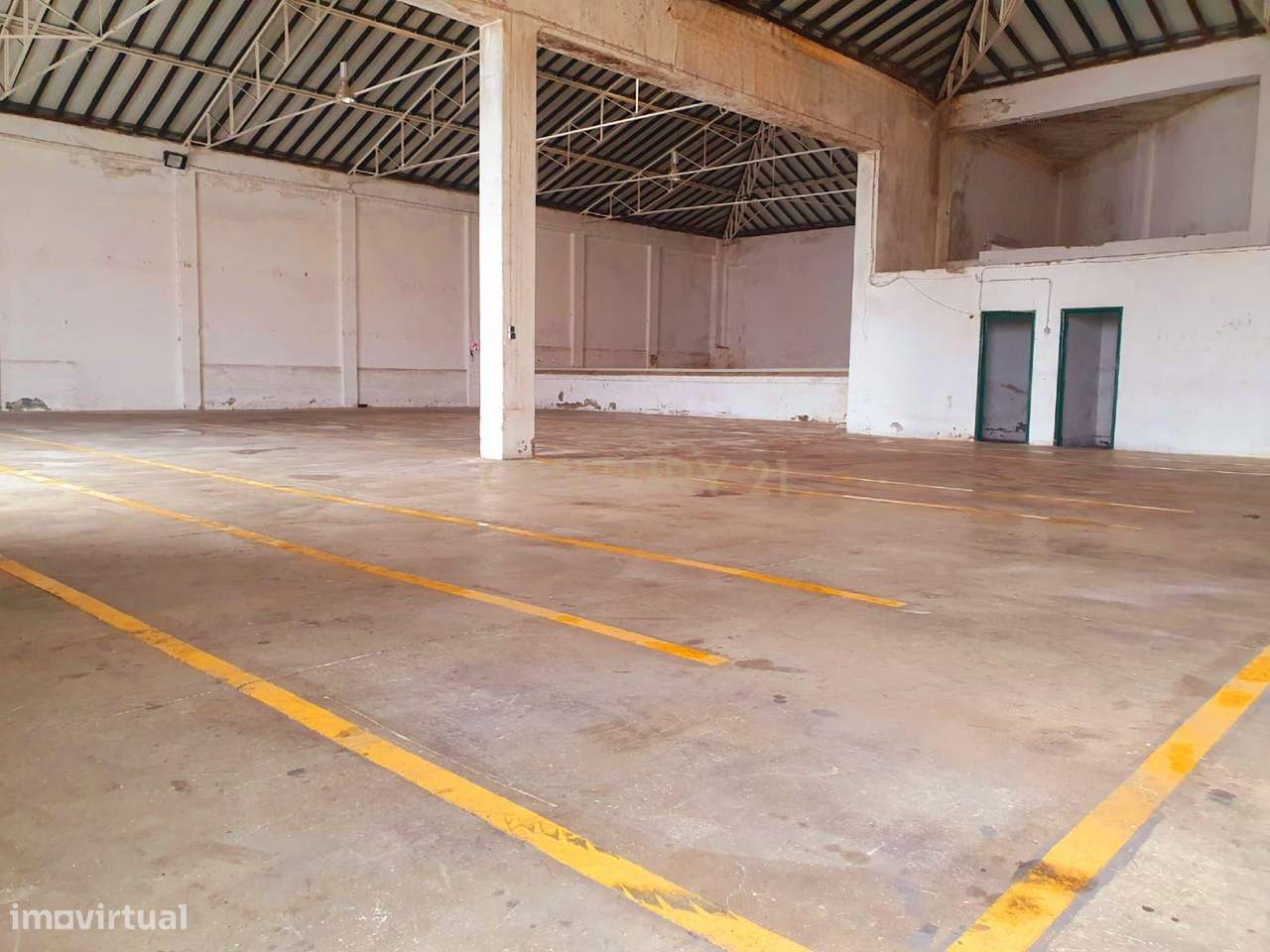 Armazéns Junto ao Aeroporto de Lisboa (Figo Maduro) - Grande imagem: 3/4