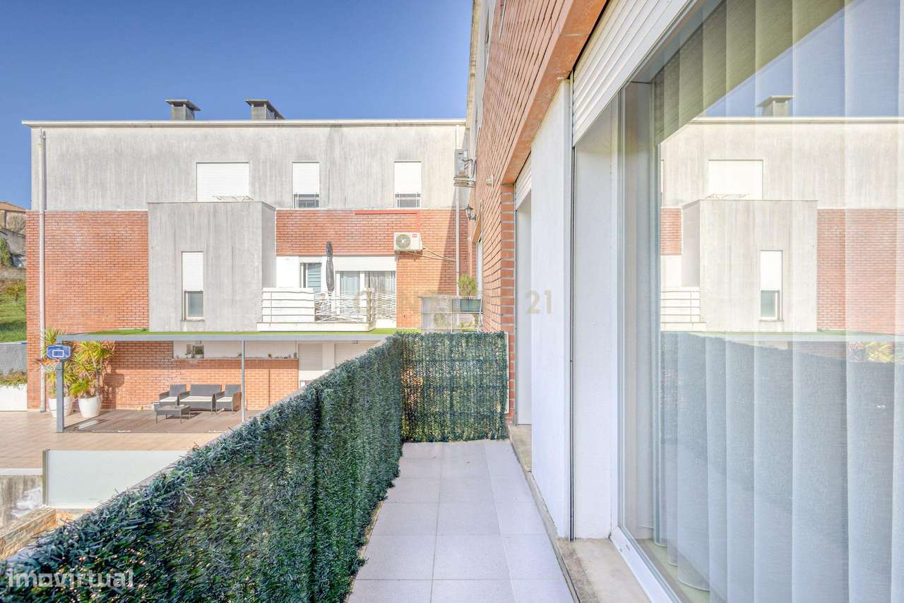 T2 Dúplex com Varanda a poente e próximo a acessos - Grande imagem: 5/20