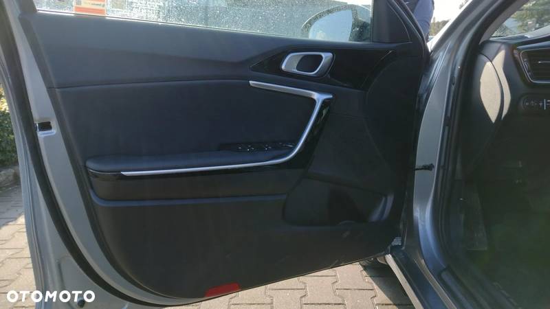 Kia Ceed 1.6 GDI PHEV L DCT - 10