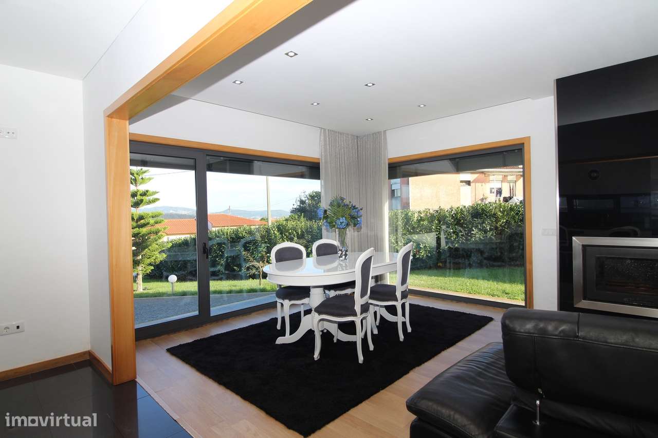 Moradia Térrea 4 frentes c/ 700m2 em Valongo-17