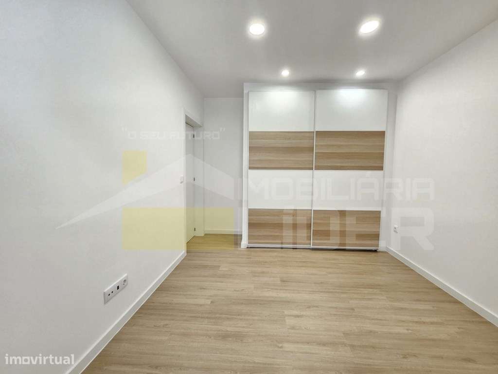 Moradia T4 na Freixofeira a 5 minutos da Freiria. 
Espaço, confort...-24
