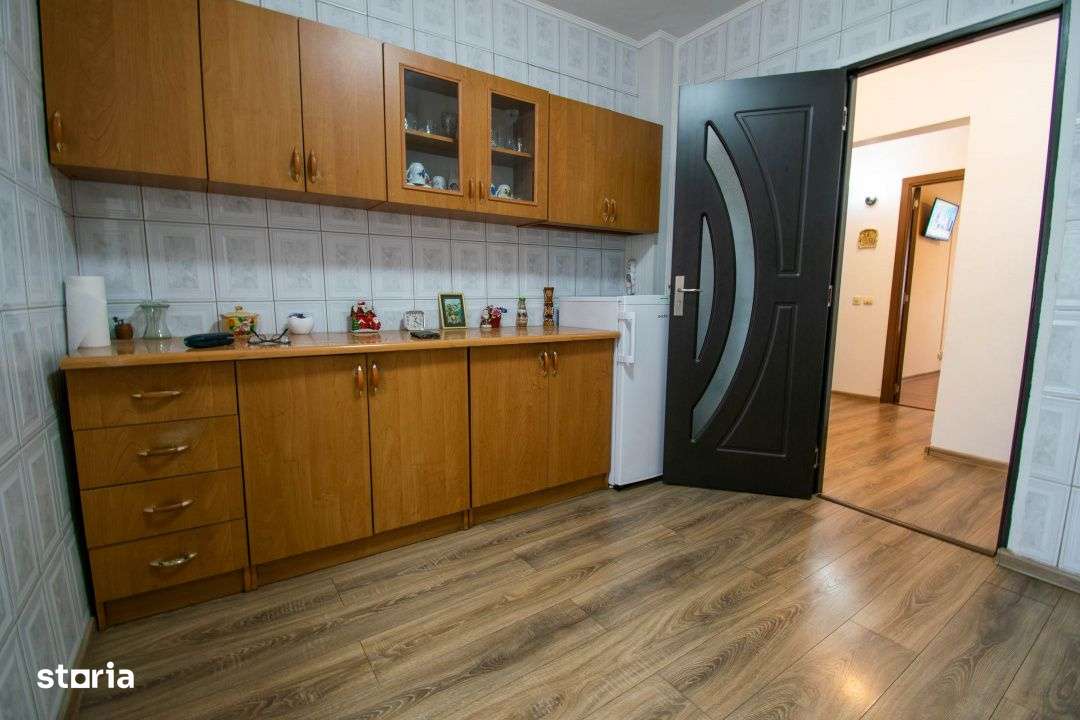 Stefanestii de Jos, 3 camere 70 mp,2 bai,centrala proprie,etaj 1/2,Com-11