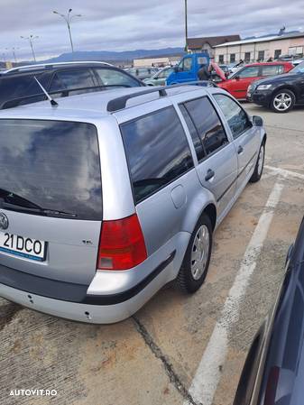 Volkswagen Golf Variant 1.6 Comfortline - 4