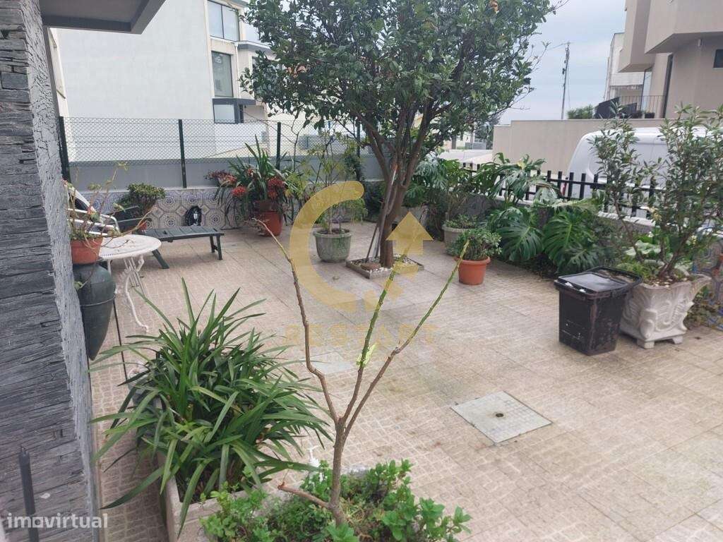 Moradia T4 geminada de 3 frentes em Baguim do Monte, Gondomar-6