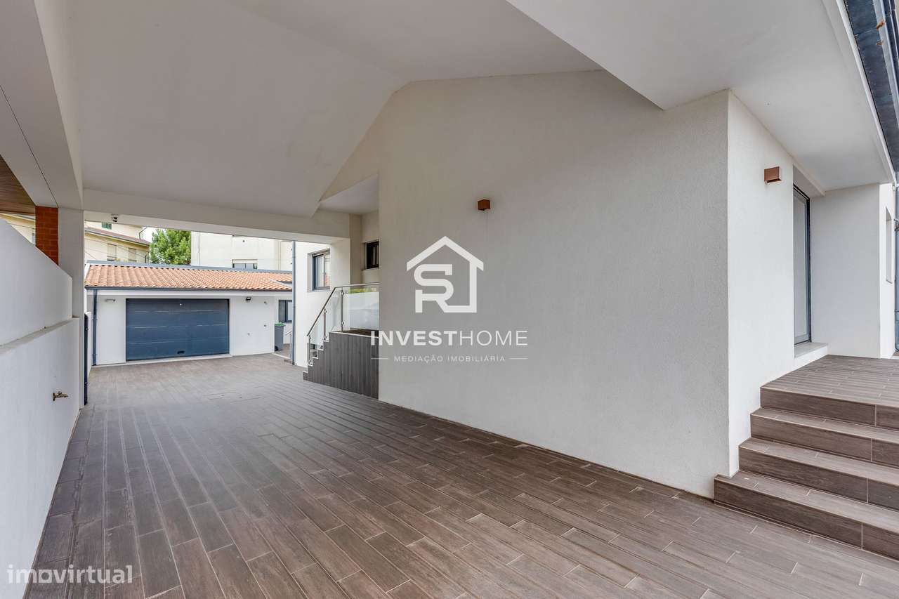 Moradia T3 | Renovada | 3 Frentes | Terraço| Box | Praia Aguda - Grande imagem: 5/47