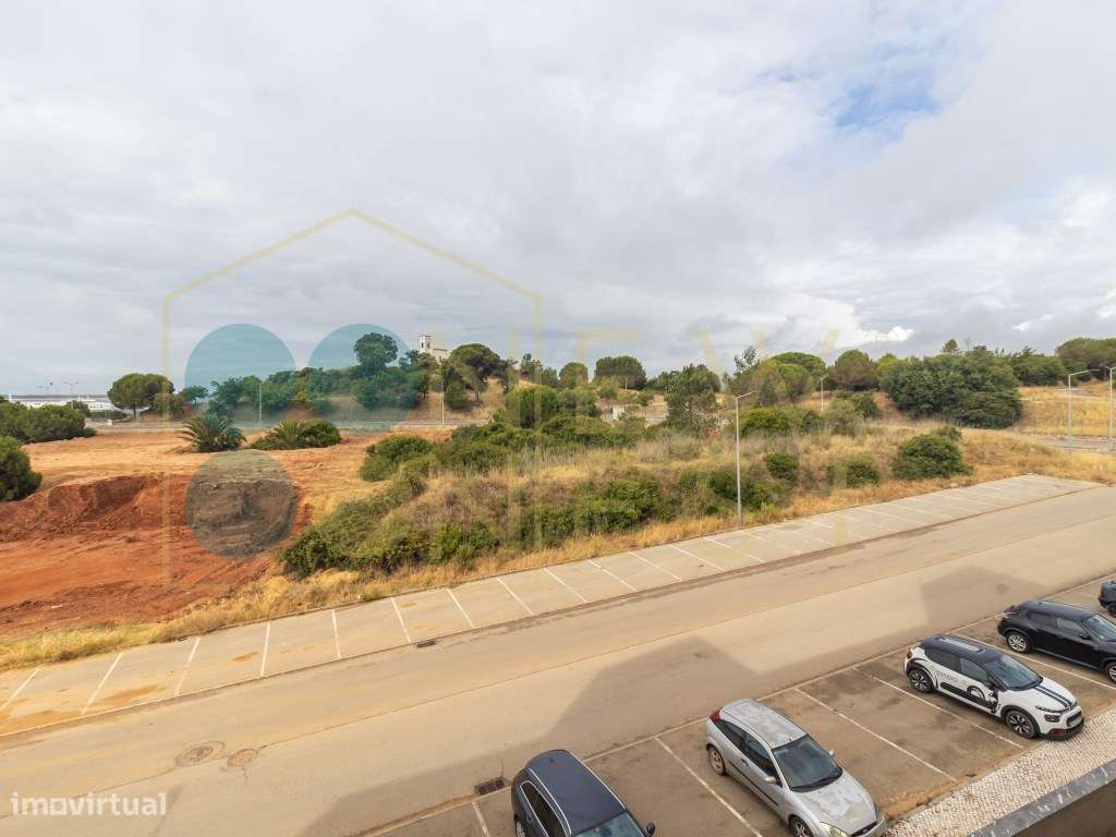 Apartamento T2 com elevador, parqueamento e arrecadação nas Manteig...-36