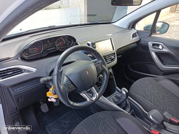 Peugeot 2008 1.2 PureTech Style - 40