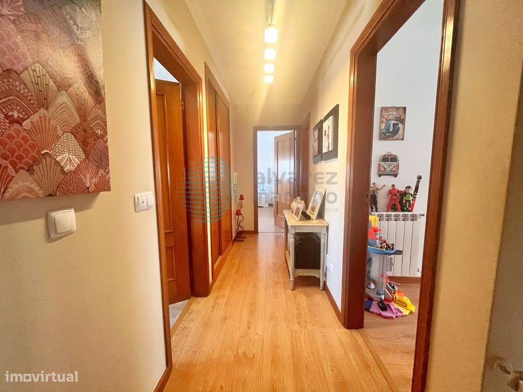 Moradia V3 situada no centro do Bombarral-11