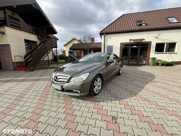 Mercedes-Benz Klasa E 350 CGI Coupe BlueEFFICIENCY 7G-TRONIC Avantgarde - 2