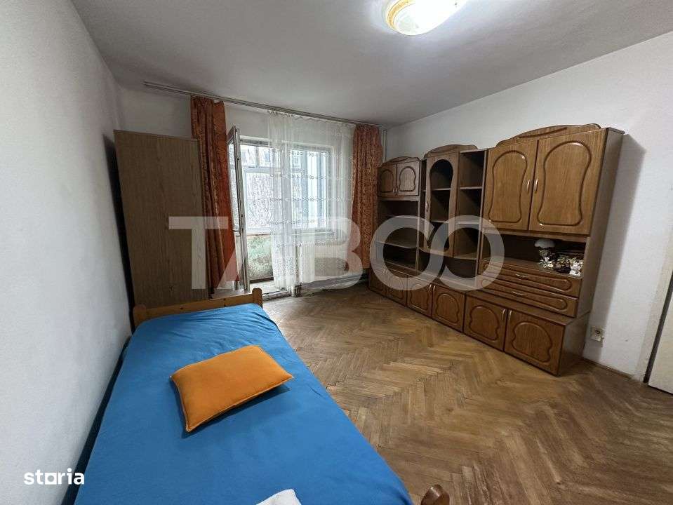 Apartament semidecomandat 2 camere balcon etaj 2 zona Negoiului - Imagine principală: 2/7