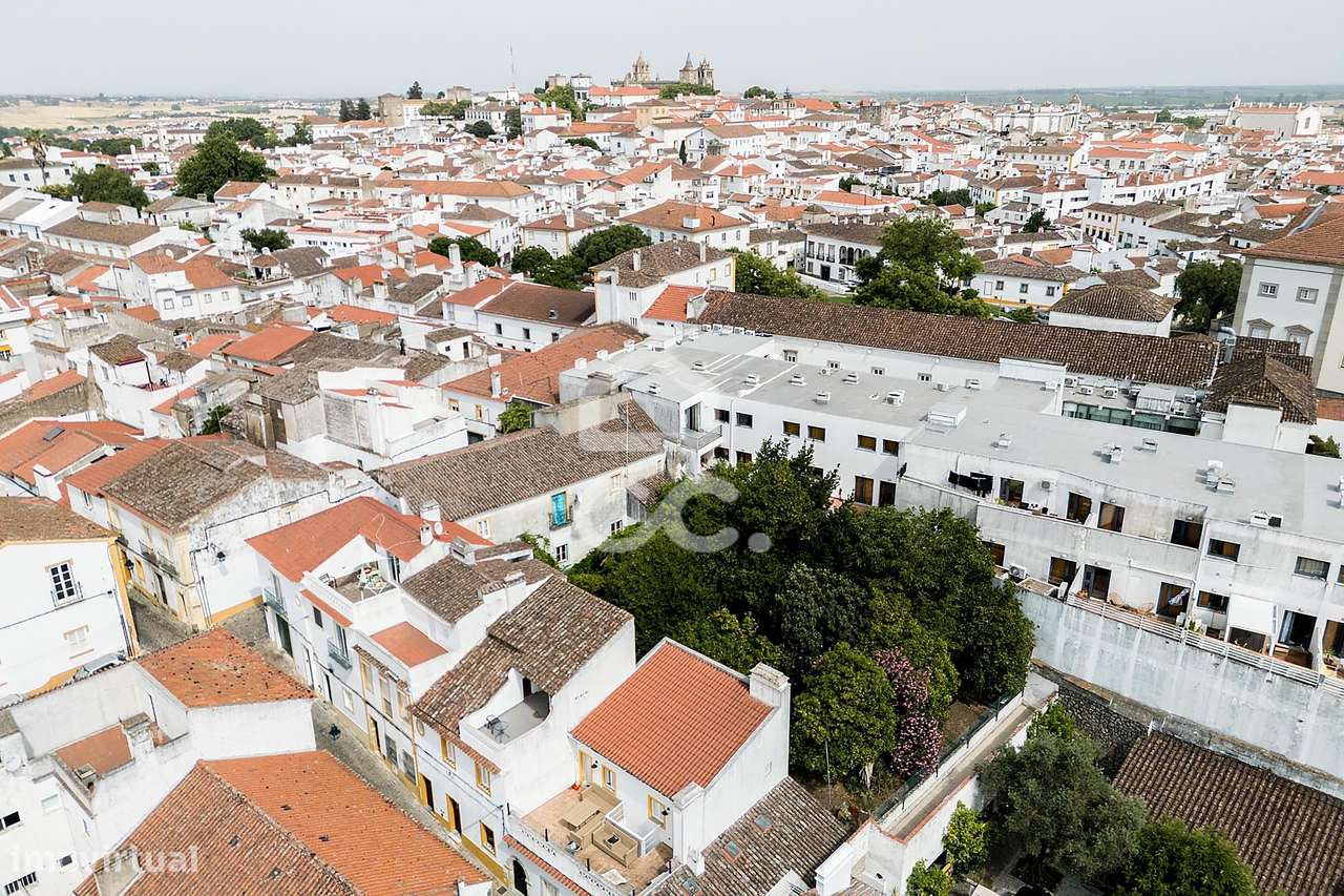 Moradia T2+1 Bifamilar de Rés do Chão c/ 426,14 m² de espaço exterior-33