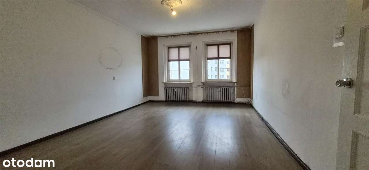 Sprzedam 4 pokojowe mieszkanie. Ścisłe centrum-1