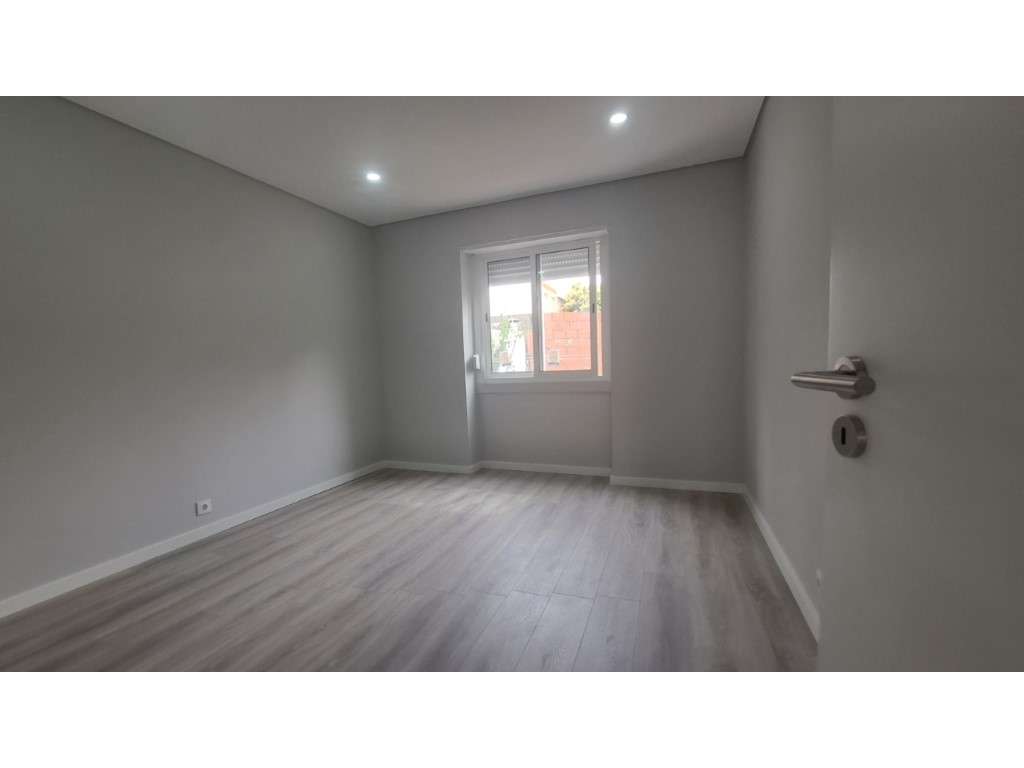 Apartamento T2 Almada Centro Recuperado-18