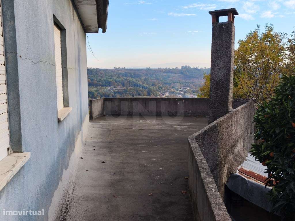 Oportunidade absolutamente imperdível - Moradia com parte renovada ...-31