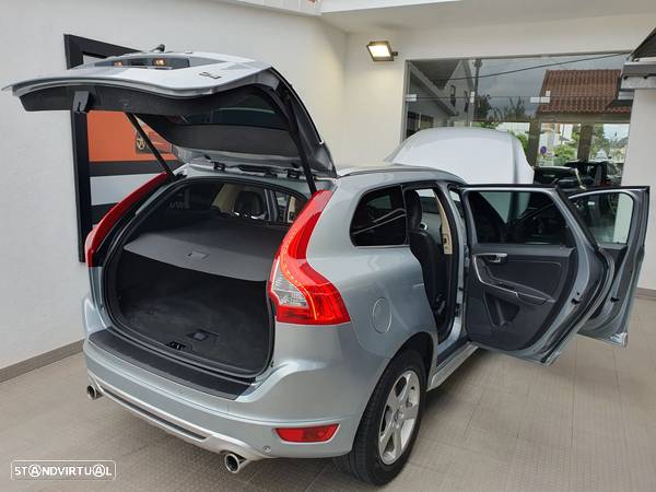 Volvo XC 60 2.0 D4 DRIVe R-Design - 21