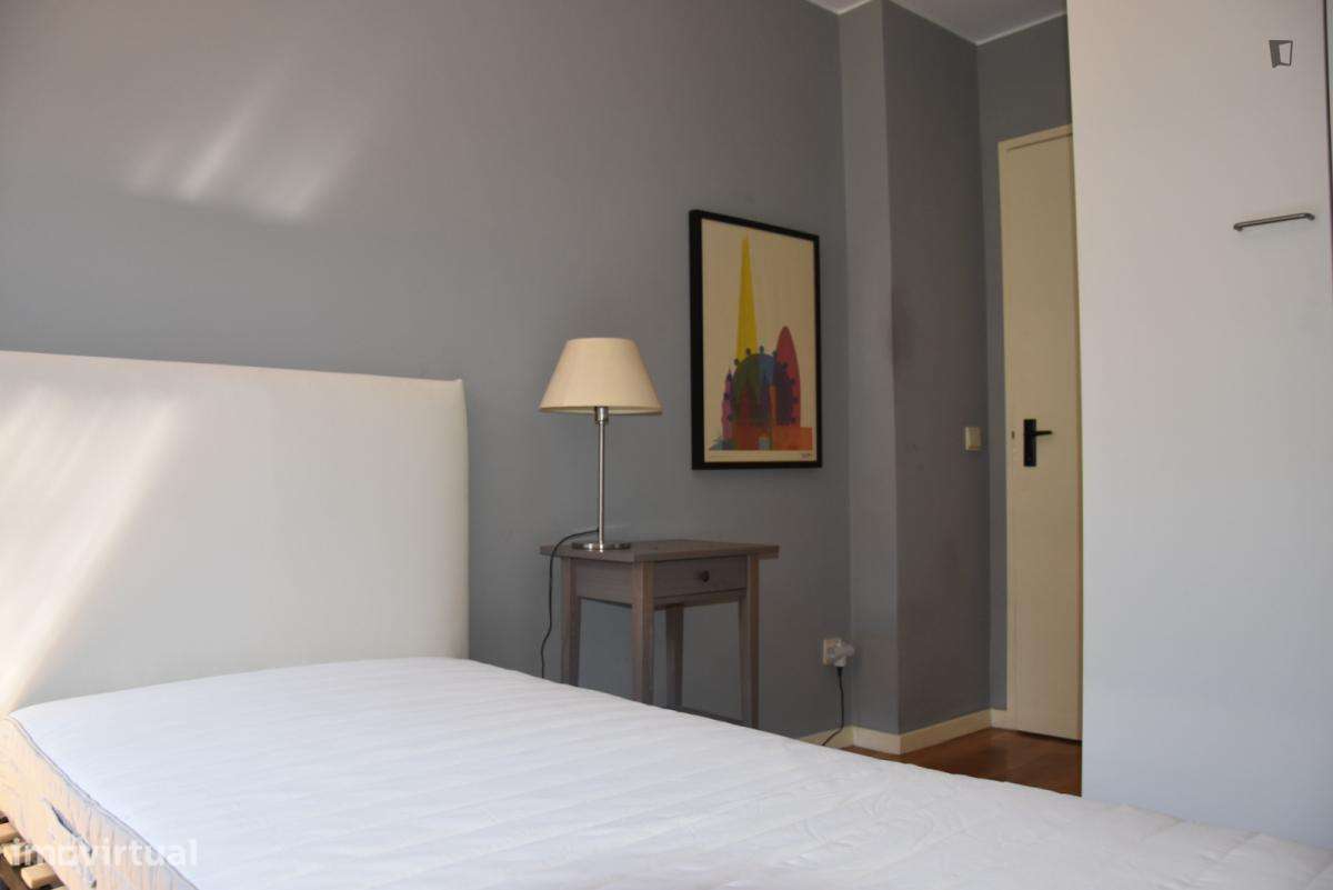 Quarto - localizado em Lordelo do Ouro Porto - Grande imagem: 3/8