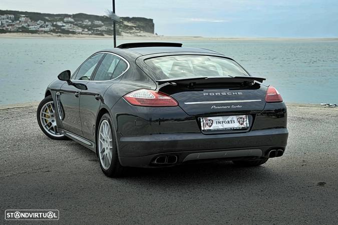 Porsche Panamera Turbo PDK - 13