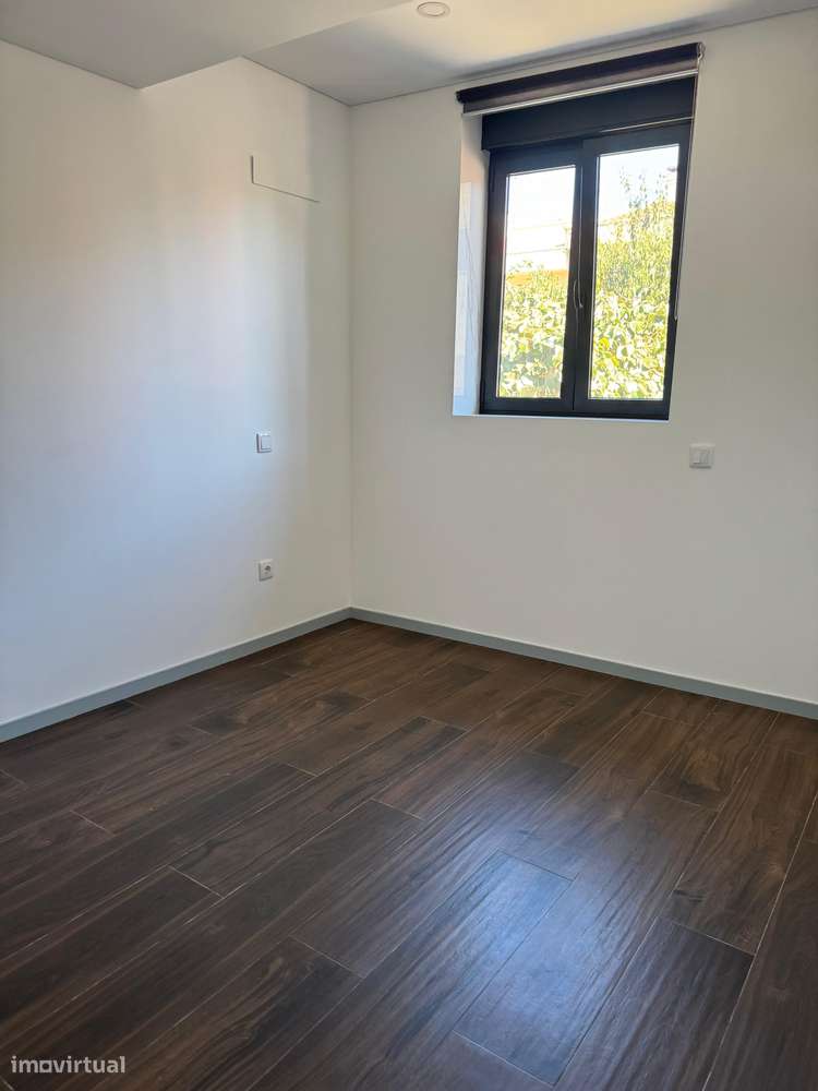 Oportunidade Única: Moradia T3 Reabilitada em Azurém – Guimarães-9