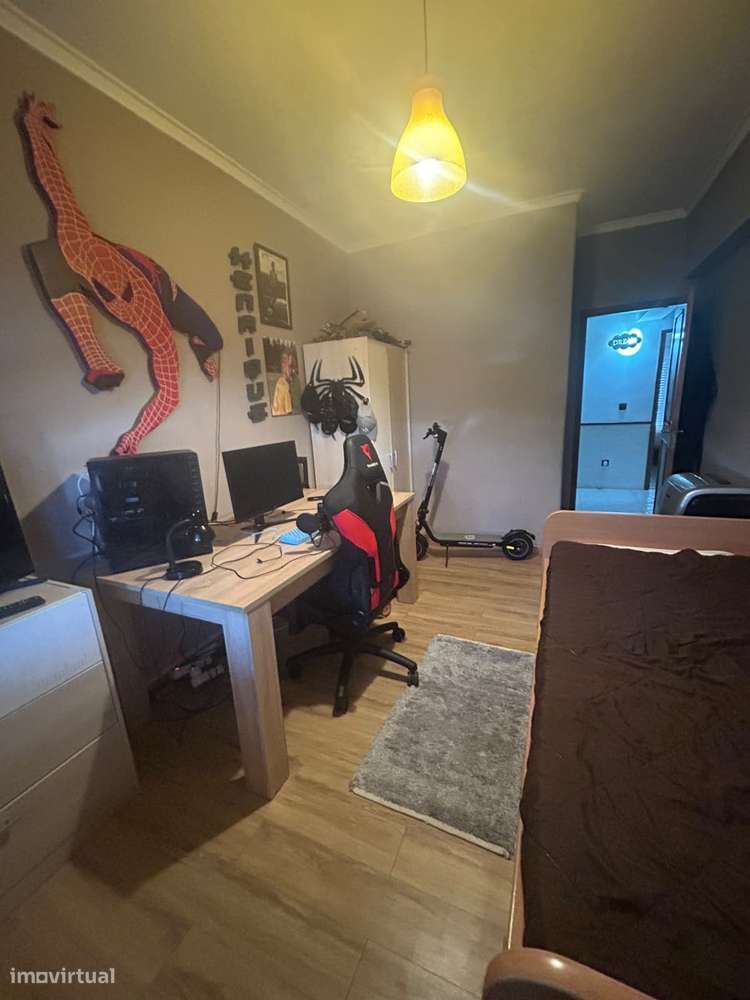 Apartamento T3 com varanda e garagem em Cacém-8