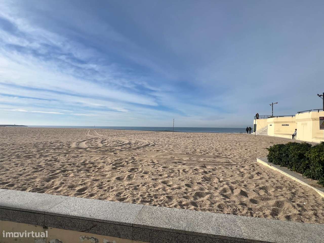 T2 + 1 Avenida dos Banhos vista mar-27