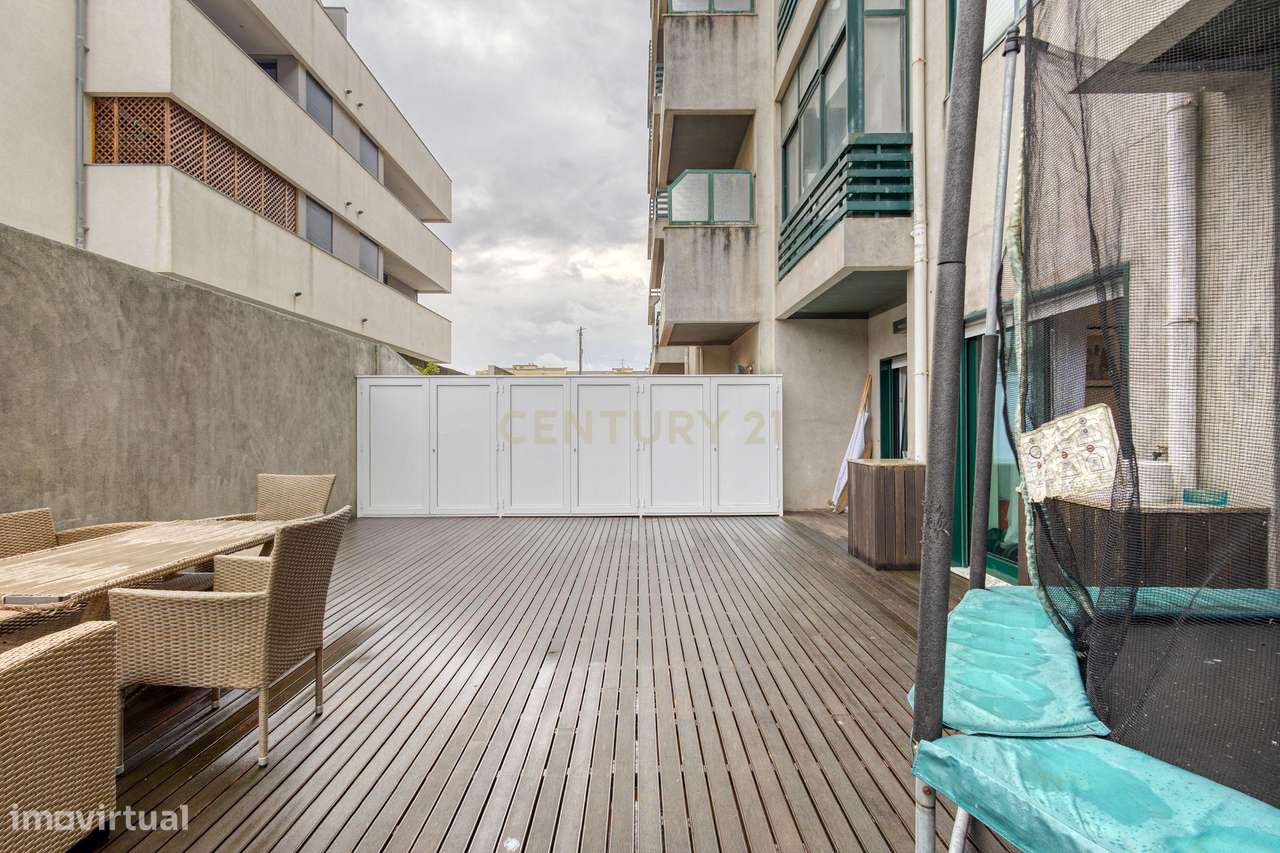 T3 Renovado com Terraço a 200m da Praia de Lavadores-23