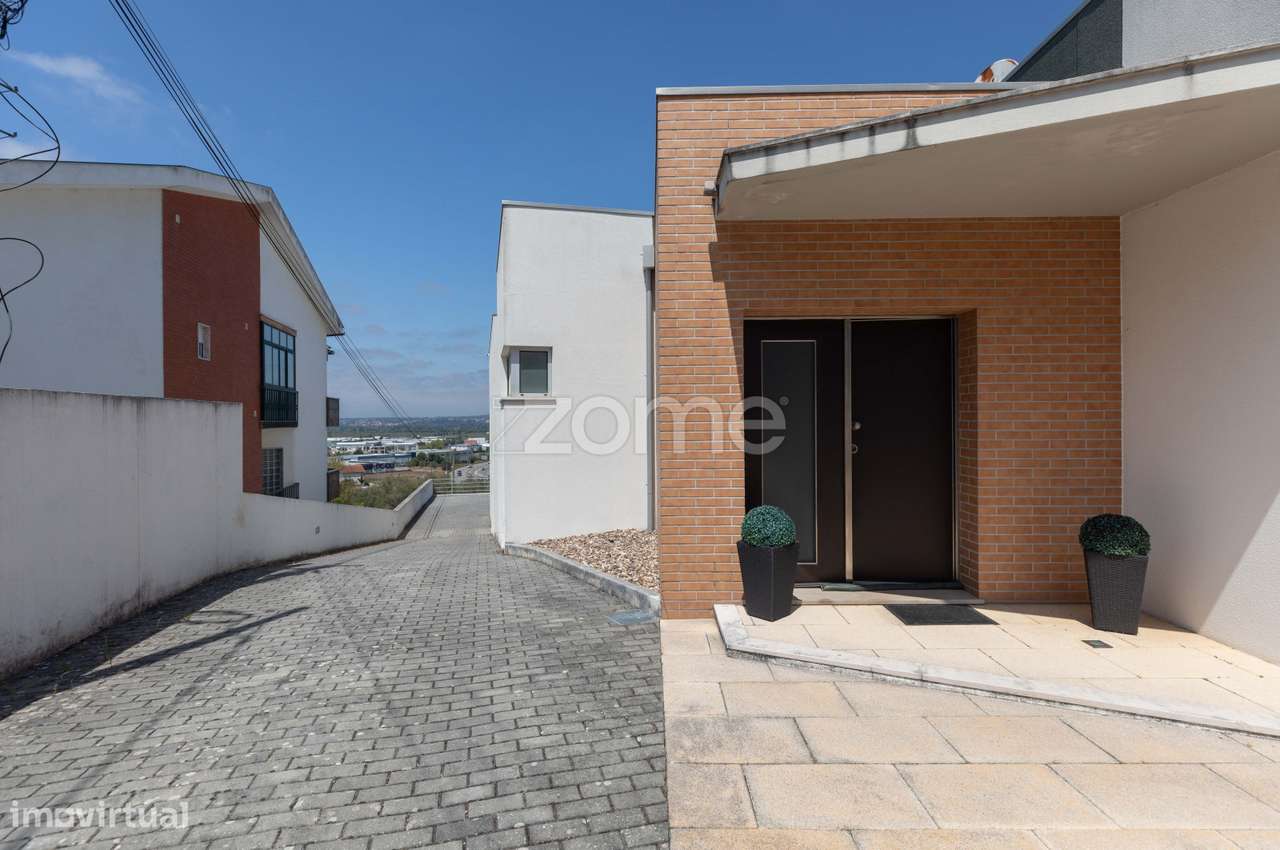 Moradia Moderna em Taveiro, Coimbra com Vistas Desafogadas-48