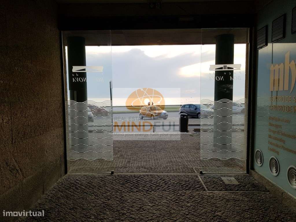 Para Investidores! Venda de Loja Renovada Arrendada por 10 anos, r/... - Grande imagem: 2/23