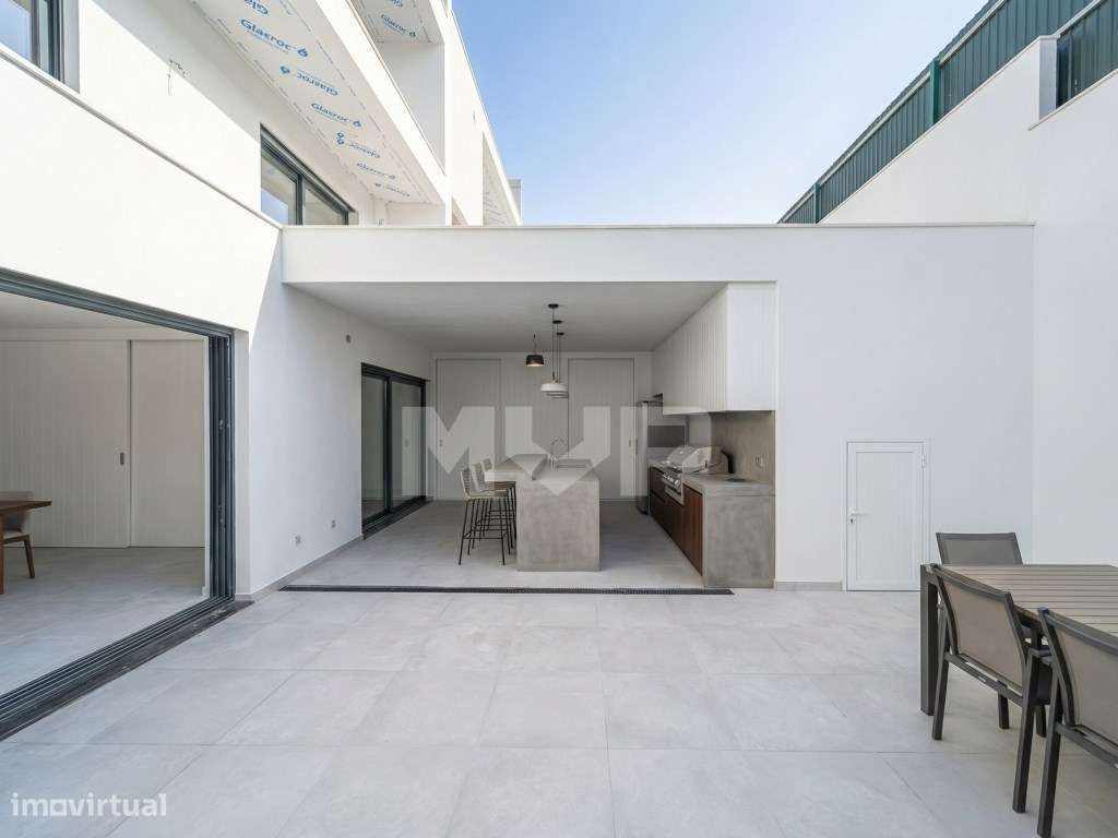 Moradias V3+1 com piscina | Gambelas - Design contemporâneo-21